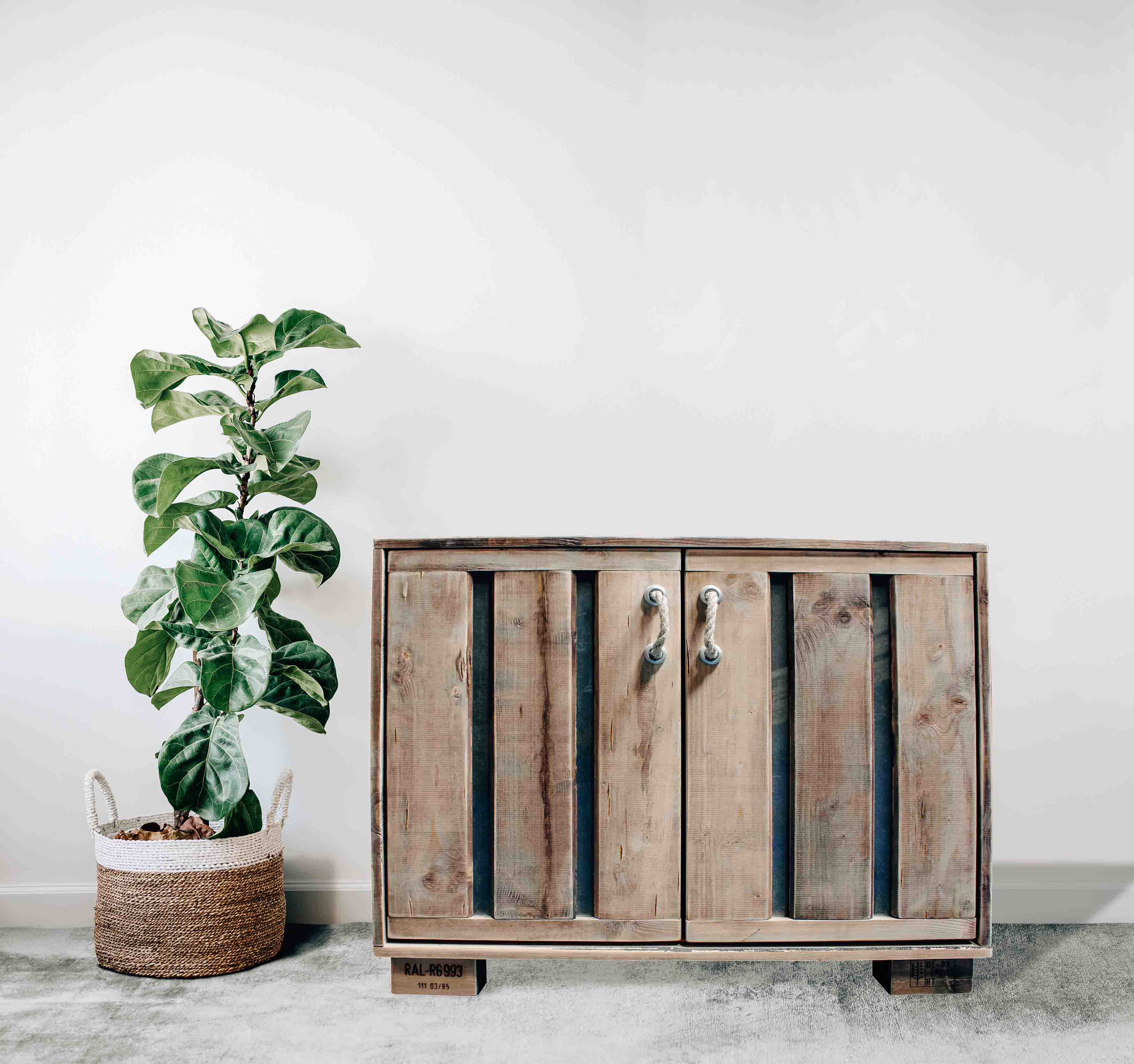 Palettenmöbel Kommode / Sideboard "LODONI" LED