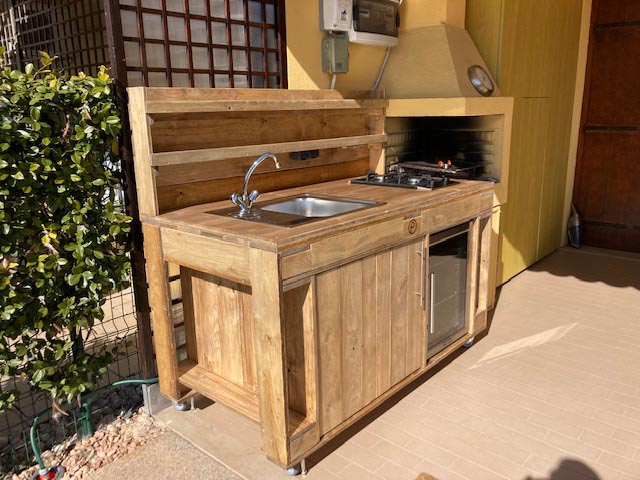 260271-Grilltisch-aus-Paletten-Palettenmobel-Outdoorkuche-1OqLaZOGVVybAJ Grilltisch-aus-Paletten-Palettenmöbel-Outdoorküche